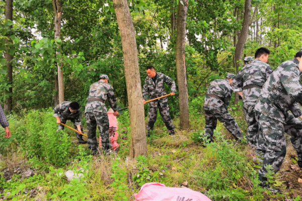 張少華同志帶領各村民兵營長及其他相關人員來我社區進行2019年小型