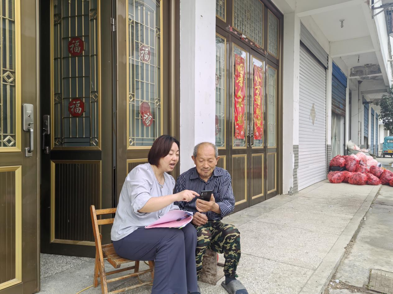 双柳村积极推进土地二轮延包网签工作，为乡村振兴注入新活力