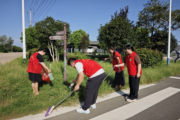 街南村开展“清洁家园”行动活动