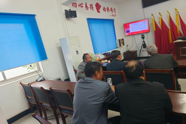 金集镇鲍岗村：组织观看《蓝莓花开》