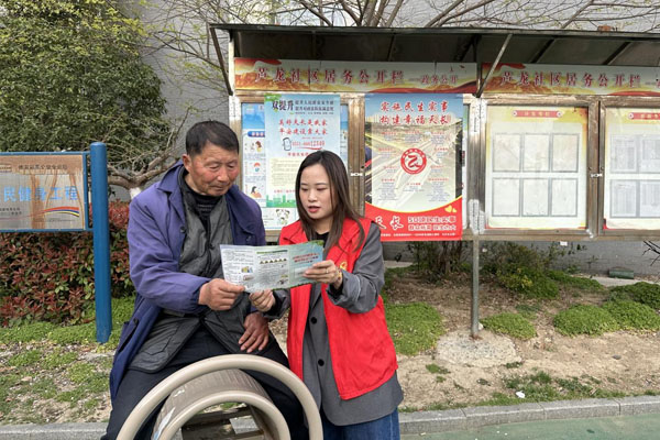 芦龙社区开展“居民健康素养促进行动”主题宣传活动