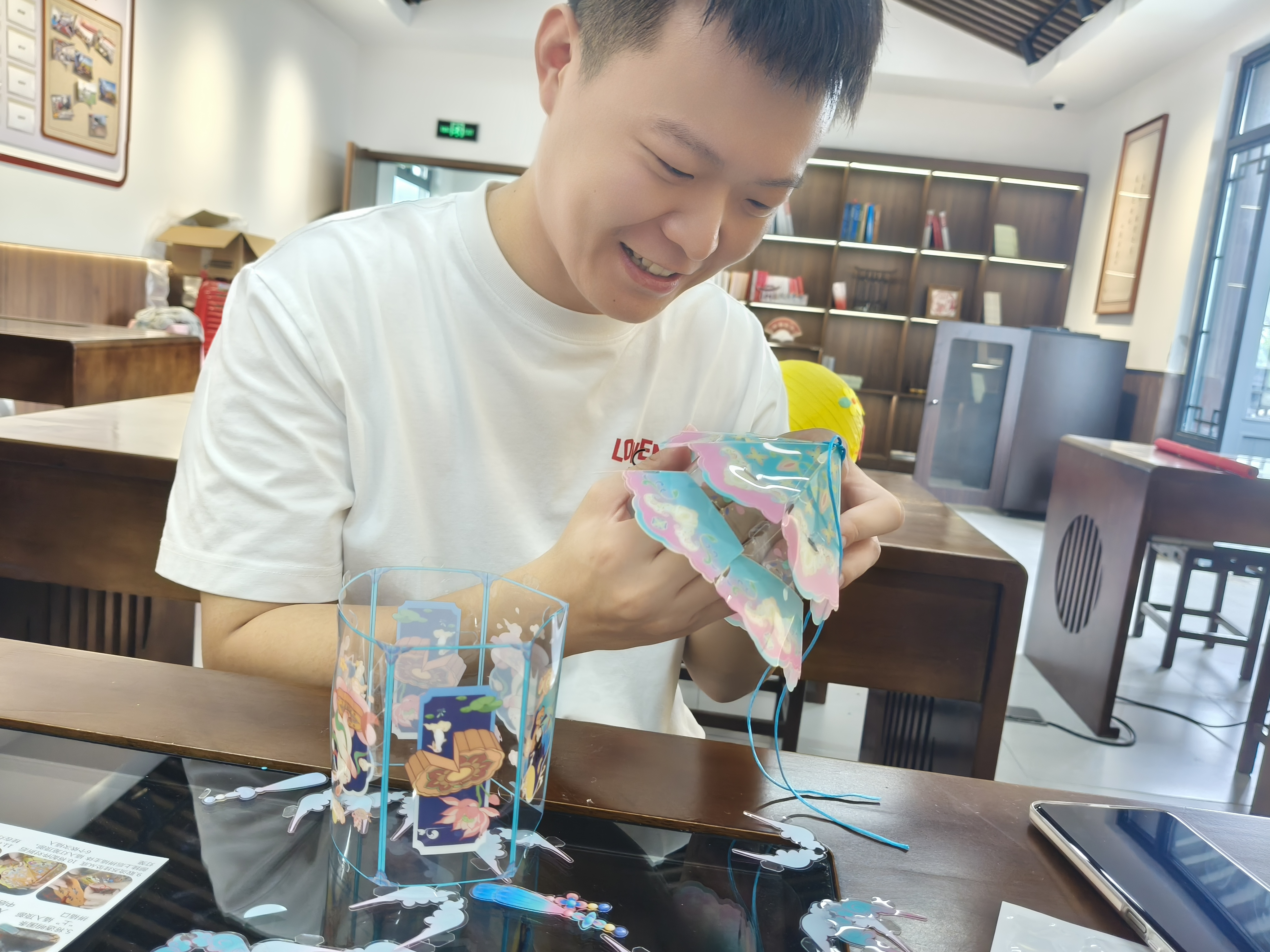 华灯共赏寄相思 家国同庆贺丰收--秦栏镇开展庆国庆迎中秋双节主题活动