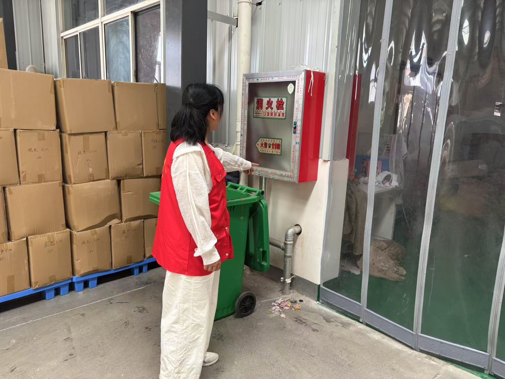秦栏镇妇联多举措开展安全生产月活动