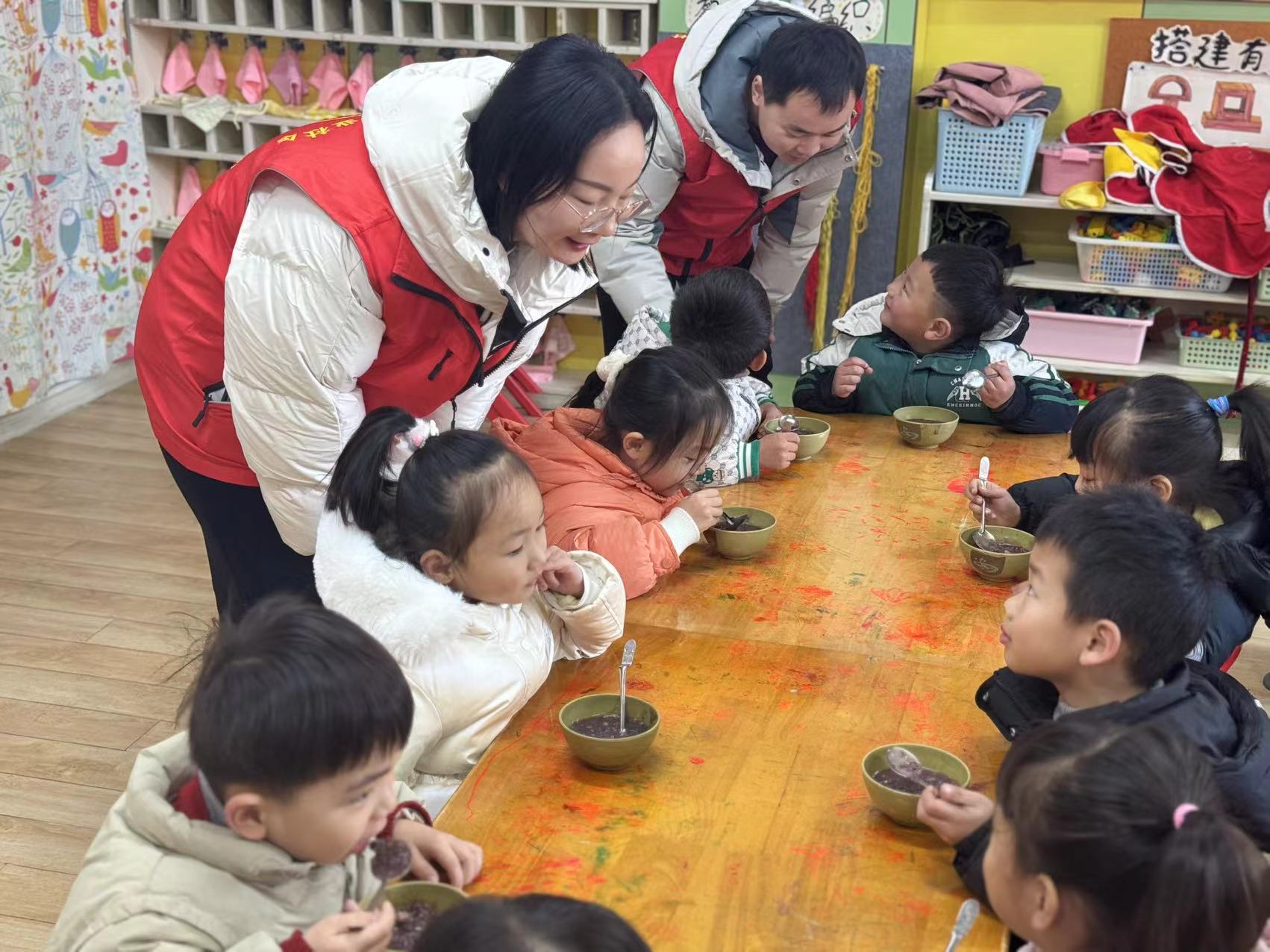 千秋街道净业社区：庆腊八添年味 浓浓粥香暖童心