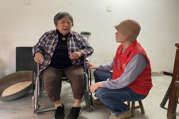 石梁镇石龙村：开展“关爱零距离 情暖老人心”志愿服务活动