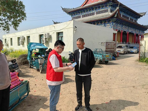 石梁镇：普法“赶”庙会  反邪入人心