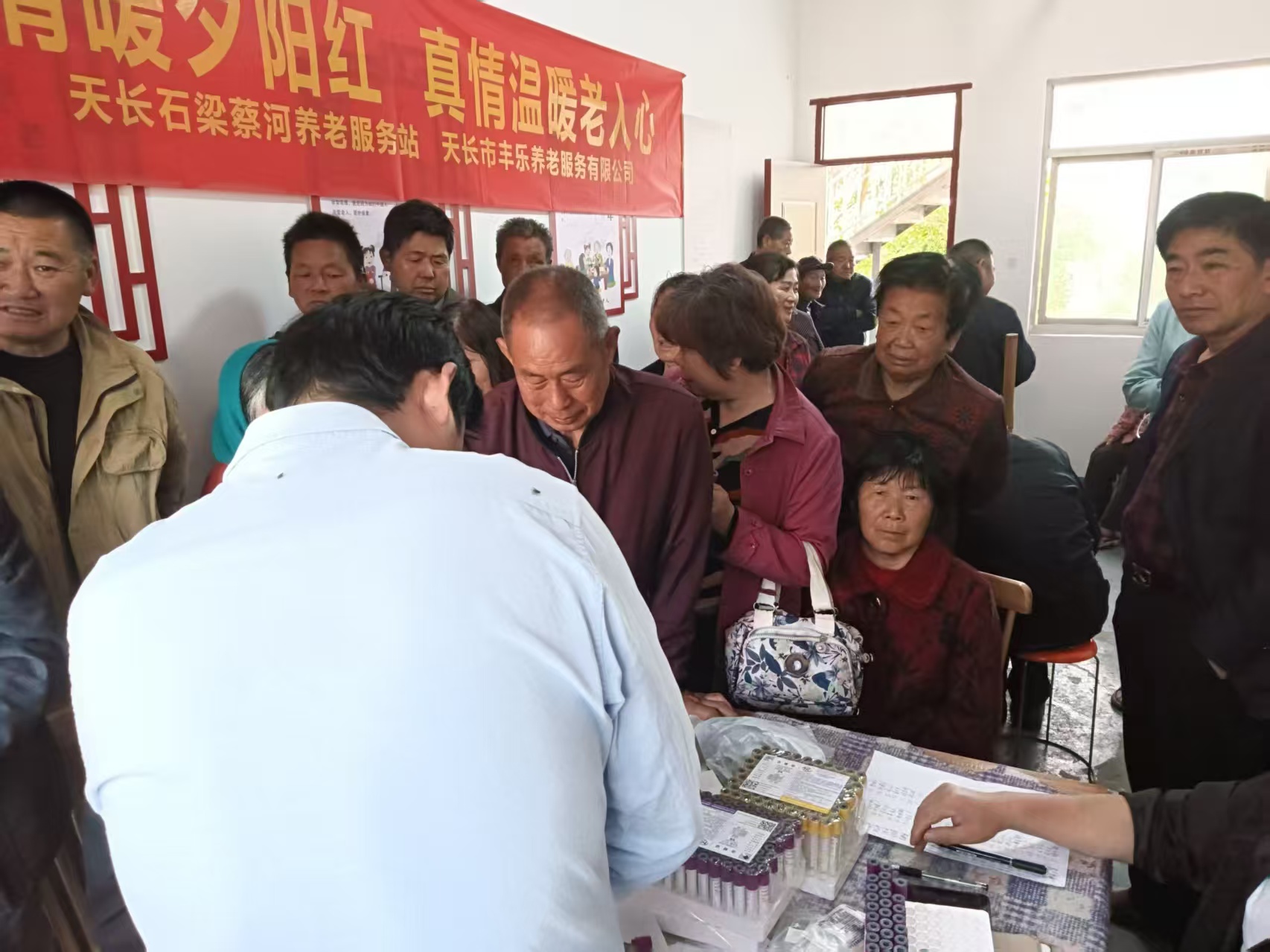 蔡河村联合伟业医院开展暖心义诊