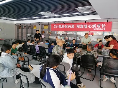 石梁镇：艾叶飘香聚关爱 粽意暖心润成长