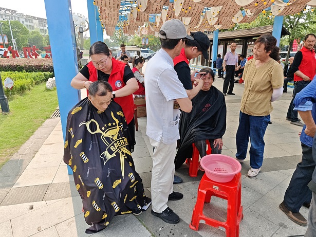 石梁镇：志愿服务进社区 引领爱老敬老新风尚