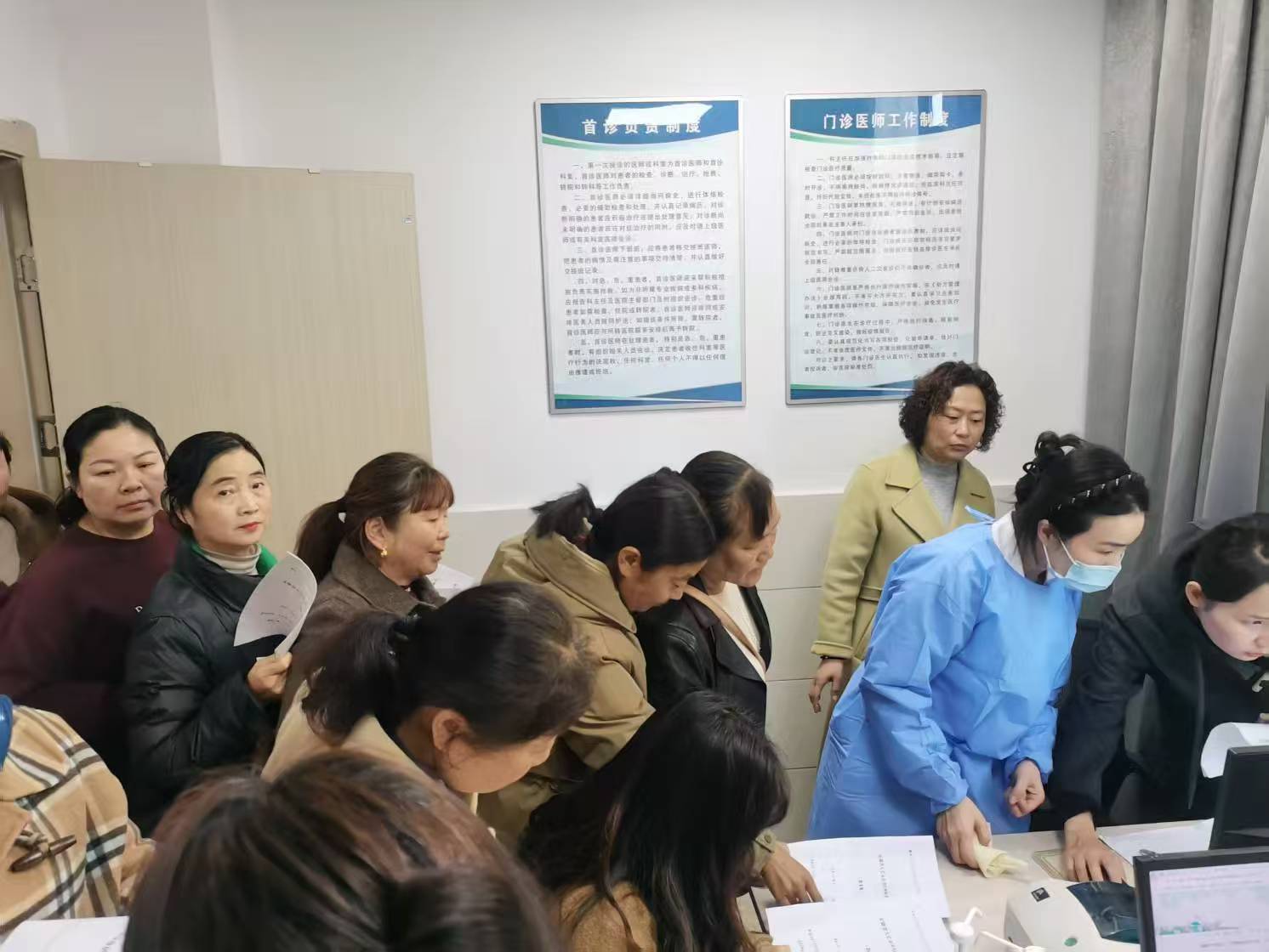 铜城镇龙须村：组织妇女进行免费宫颈癌检查