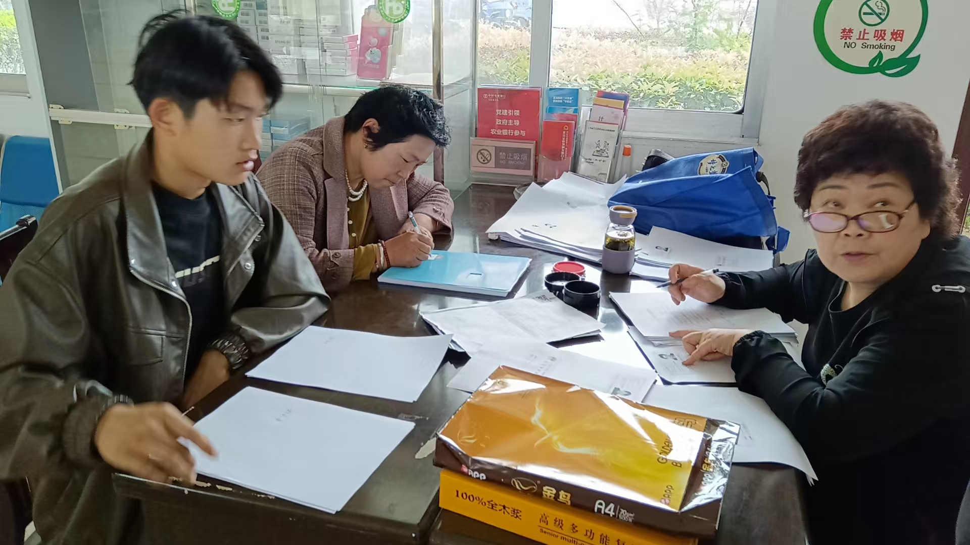 铜城镇长塘村：“下沉式”服务办理农机补贴 农户畅享“少跑腿”便利