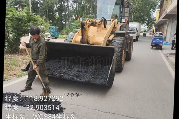 铜北村修缮铜城小学门口道路 守护师生出行安全