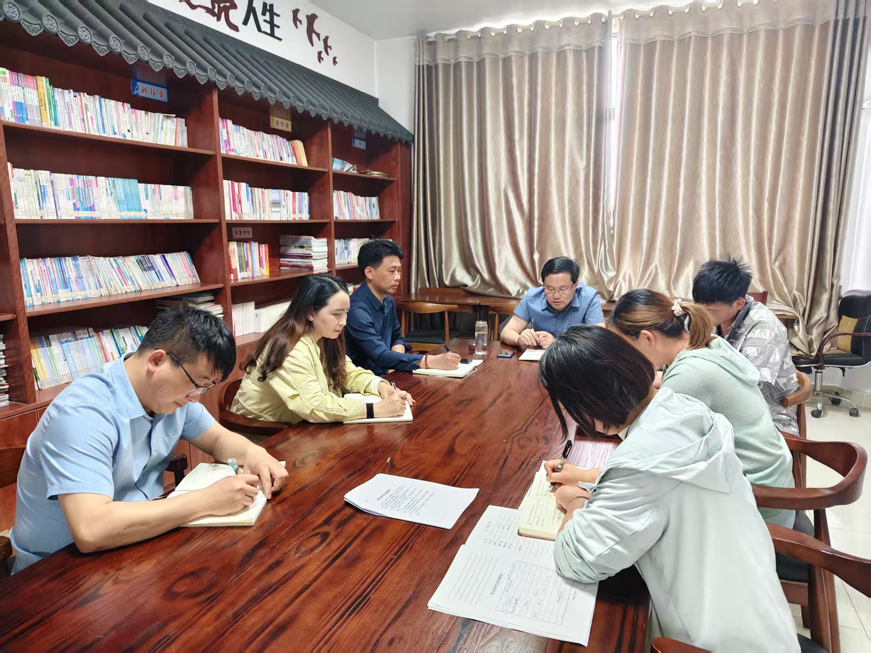 铜城镇五灯村召开村干部会议，传达镇会议精神并布置当前工作
