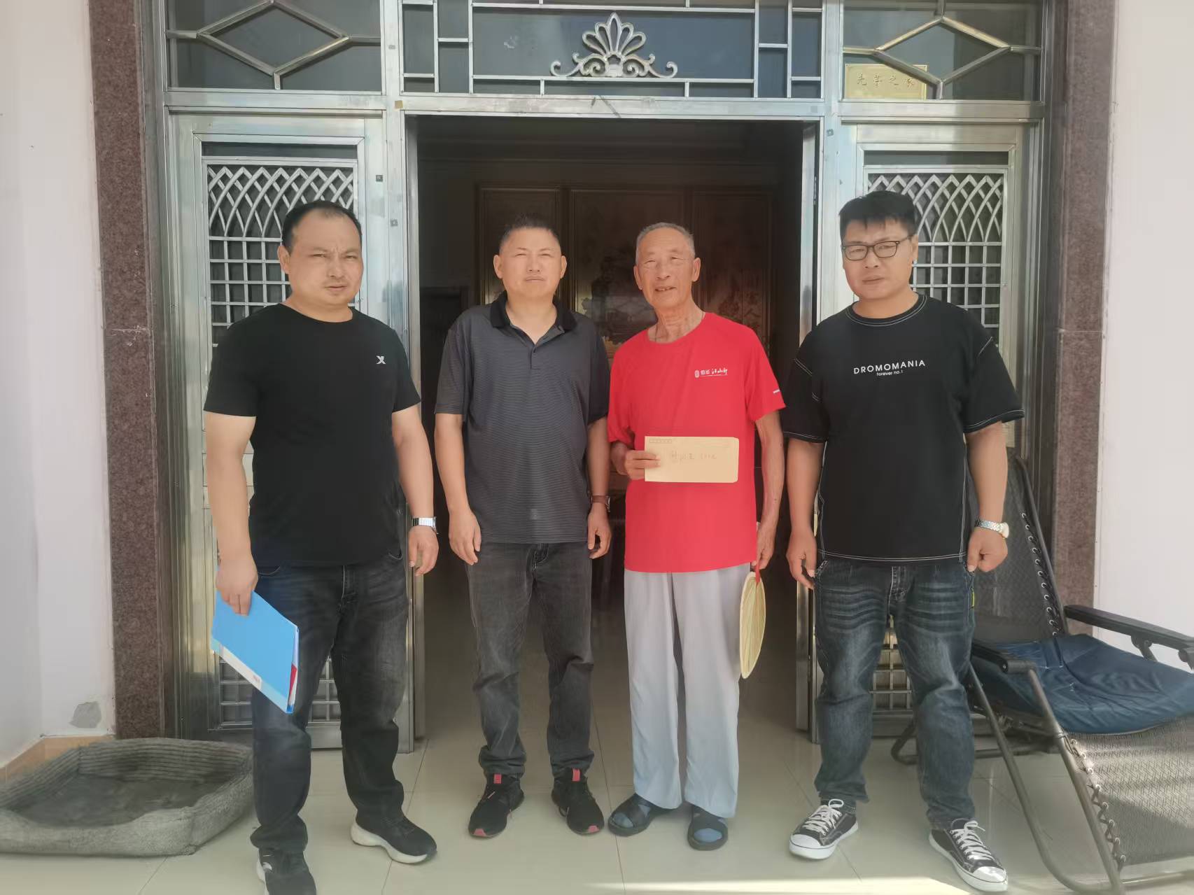 铜城镇长塘村：情暖退役军人 走访慰问在行动