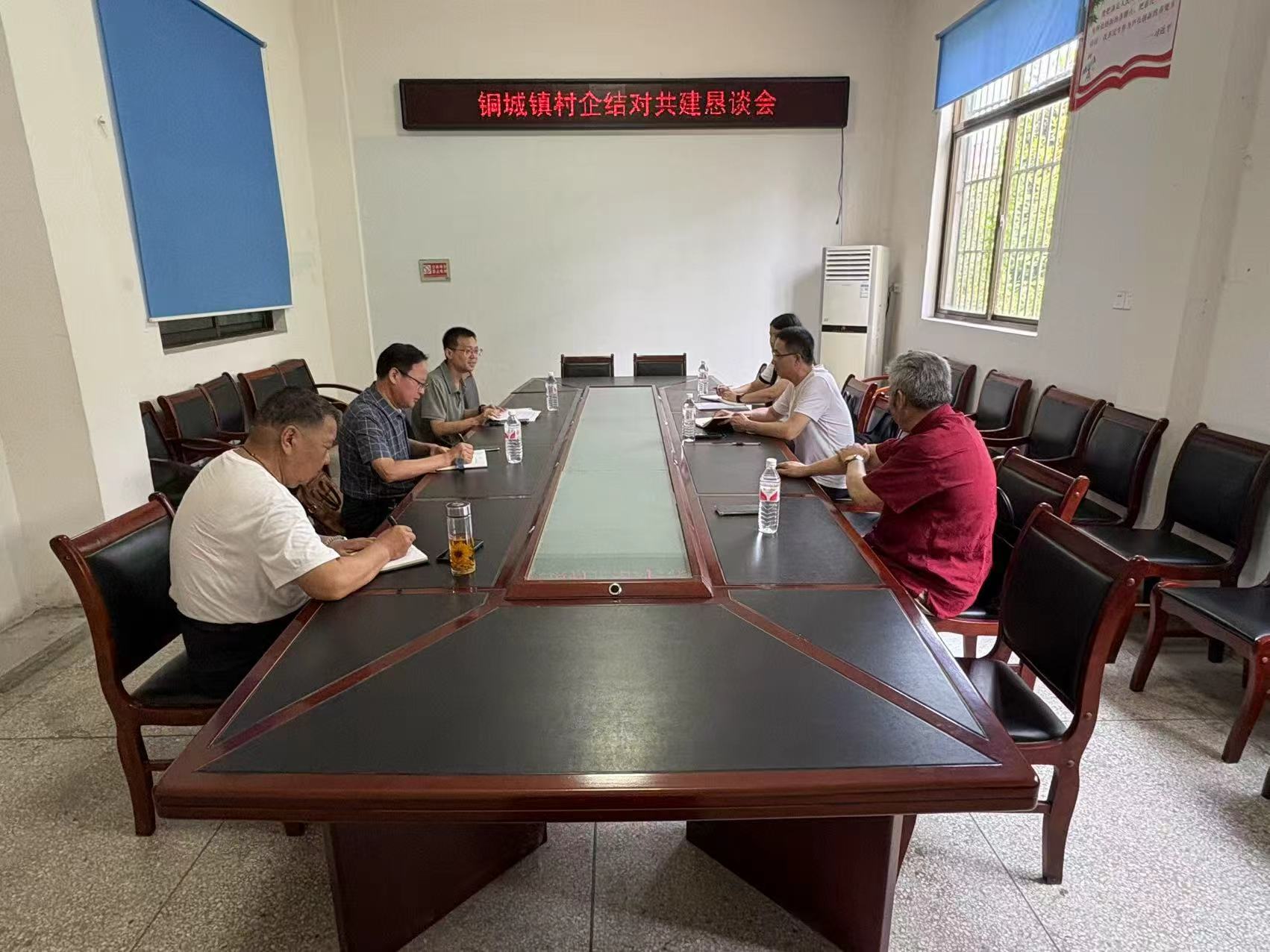 村企结对聚合力 共建共促谋振兴