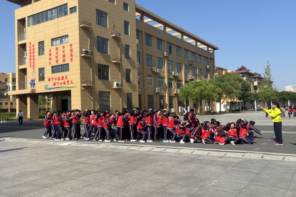 广陵街道土城社区：开展“校社联动筑防线 防震演练护平安”活动