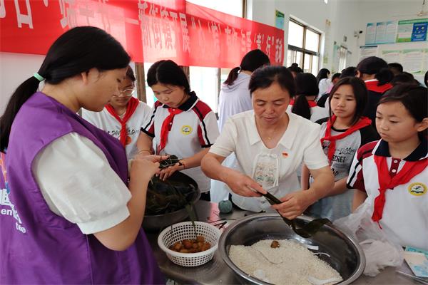龙南村：端午活动进校园，情暖留守儿童