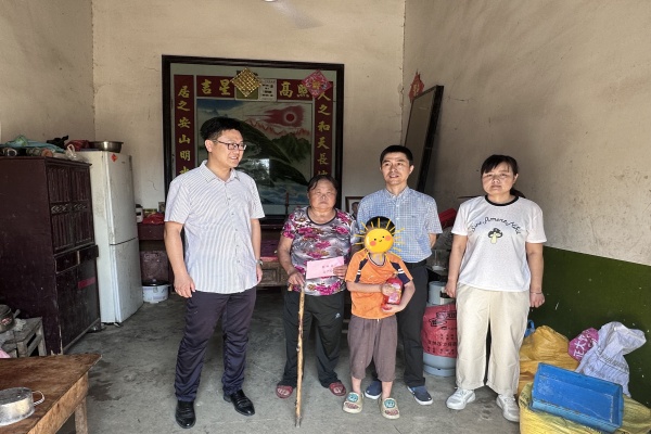 爱心捐资助力成长 政企携手共护童心