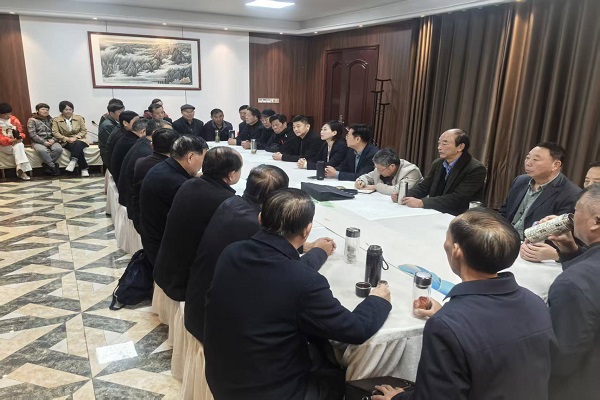 大通镇老干部支部组织开展重阳节主题党日活动