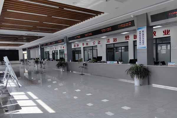 践行“一门四心”服务 答好“便民利企”答卷