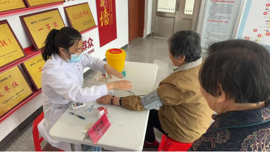 情暖社区 健康同行——杨村社区联合伟业医院开展免费义诊活动