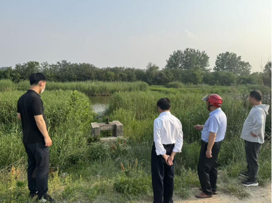 杨村社区开展汛期前涵闸检查 筑牢防汛安全防线