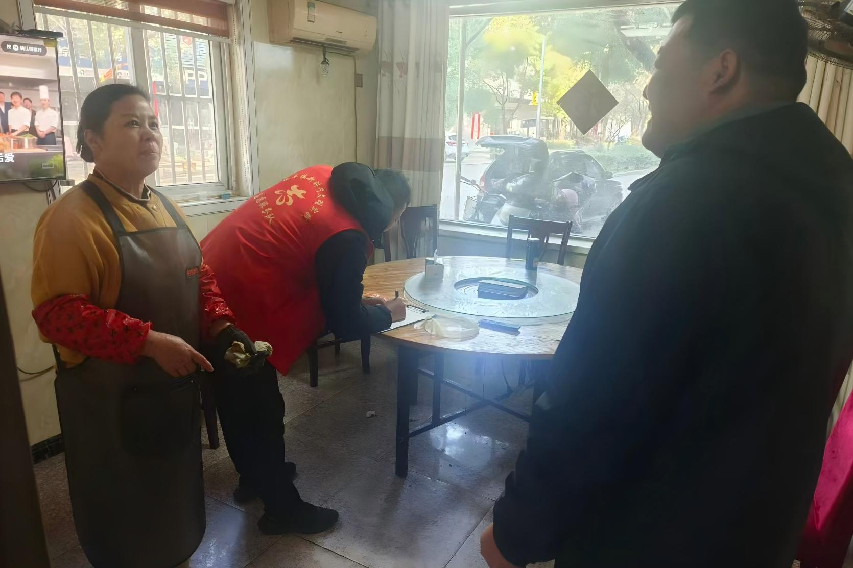 全民消防守底线 民生安全筑根基——大圹圩社区开展小餐饮场所消防安全专项整治行动