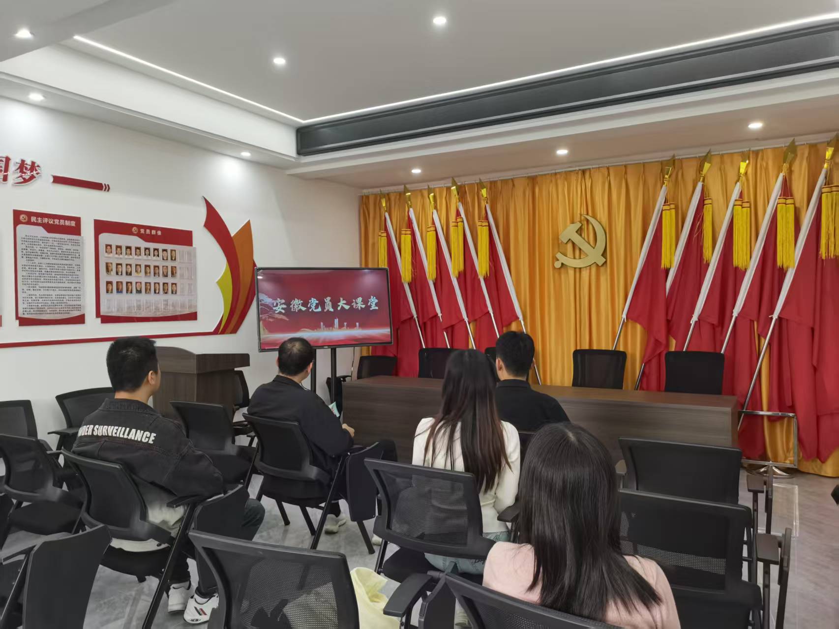 我们的节日·端午 巧手包粽承传统，光盘惜粮树新风
