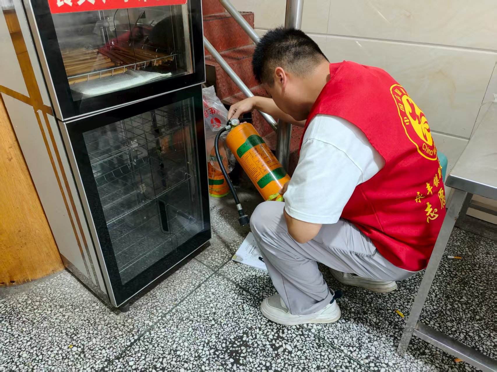 护城桥社区：开展燃气安全检查 筑牢安全防线