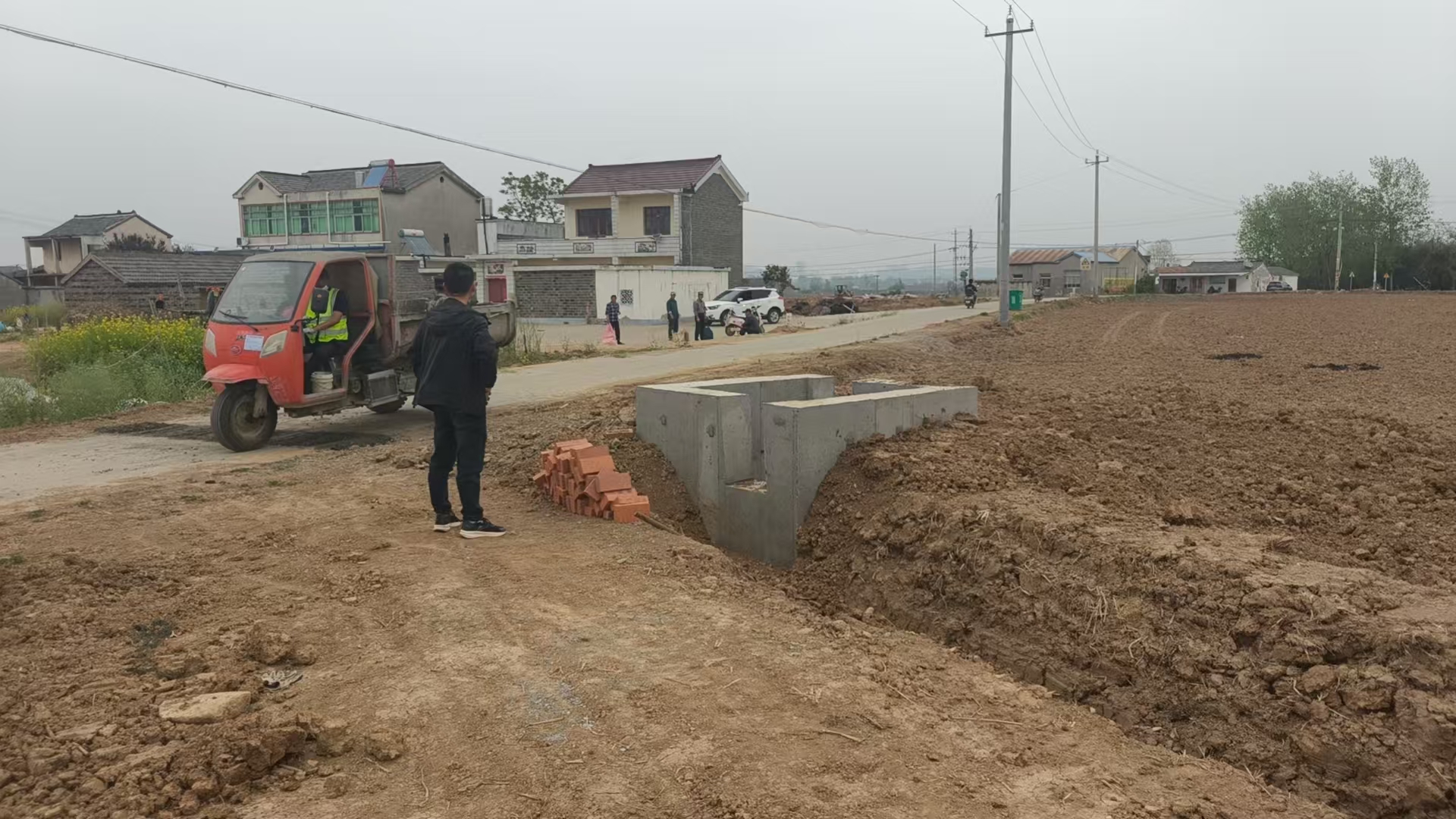 加装进出水涵管，为农业生产带来“活水”