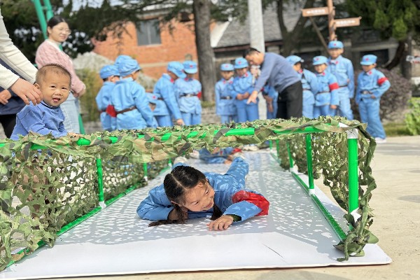 郑集镇统战部：重走峥嵘长征路 共筑强国复兴梦