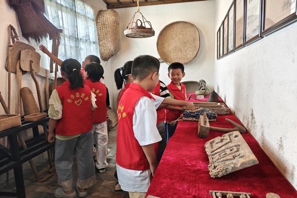 郑集镇团委：乡愁馆里的暑期课堂 托举起青少年的七彩时光