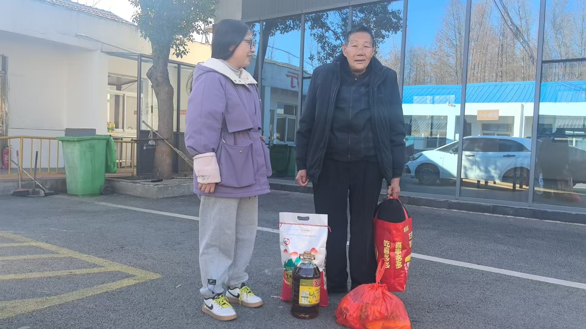 兴隆村：春节前走访慰问计生特殊家庭