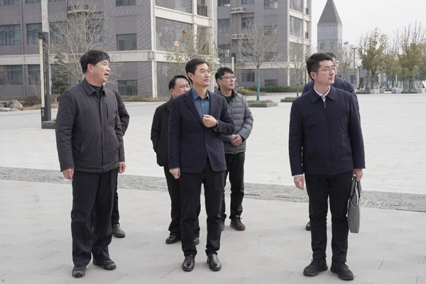 阚绪瑞到炳辉中学调研指导教育工作