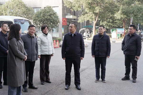 张秀山宣讲省两会精神并调研市场保供、安全生产工作