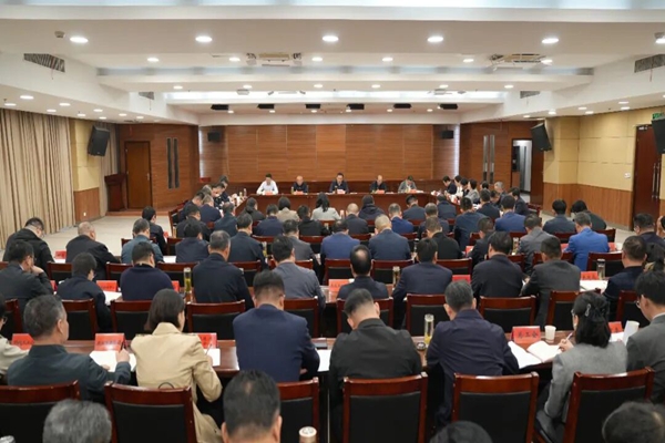 市委理论学习中心组举行学习（扩大）会议