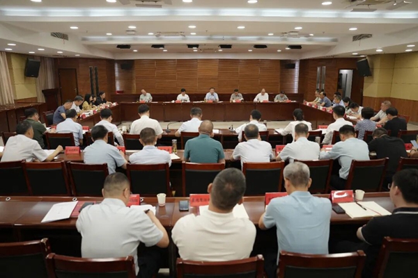 市委常委会树立和践行正确政绩观学习教育案例剖析思想交流会暨市委理论学习中心组学习会议召开
