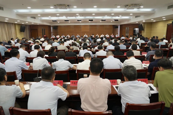 张秀山主持召开7月份市委常委碰头会